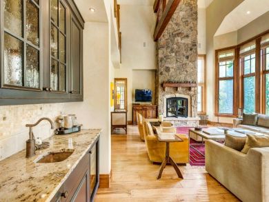 Posh Five Bedroom Luxury Ski Home Steps to Lift
